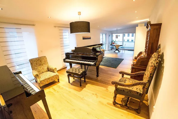 Ganze Wohnung, Ruhiges stilvolles Penthouse mit Flügel und Terrasse in bester Lage (mit W-Lan) in Trier (Stadt), Trier