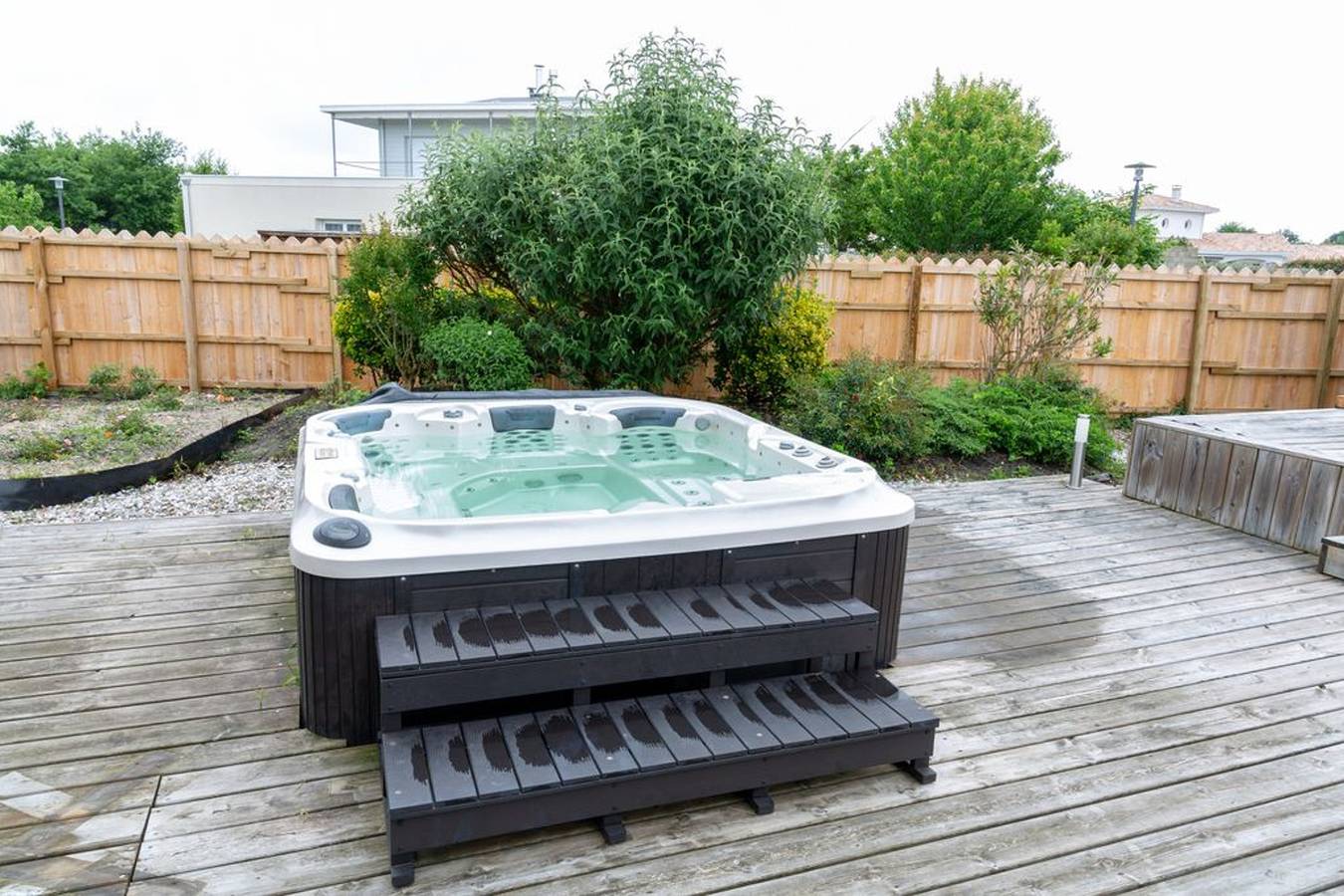 Amplia villa en Arès con piscina privada y jacuzzi in Arès, Region de Arcachon