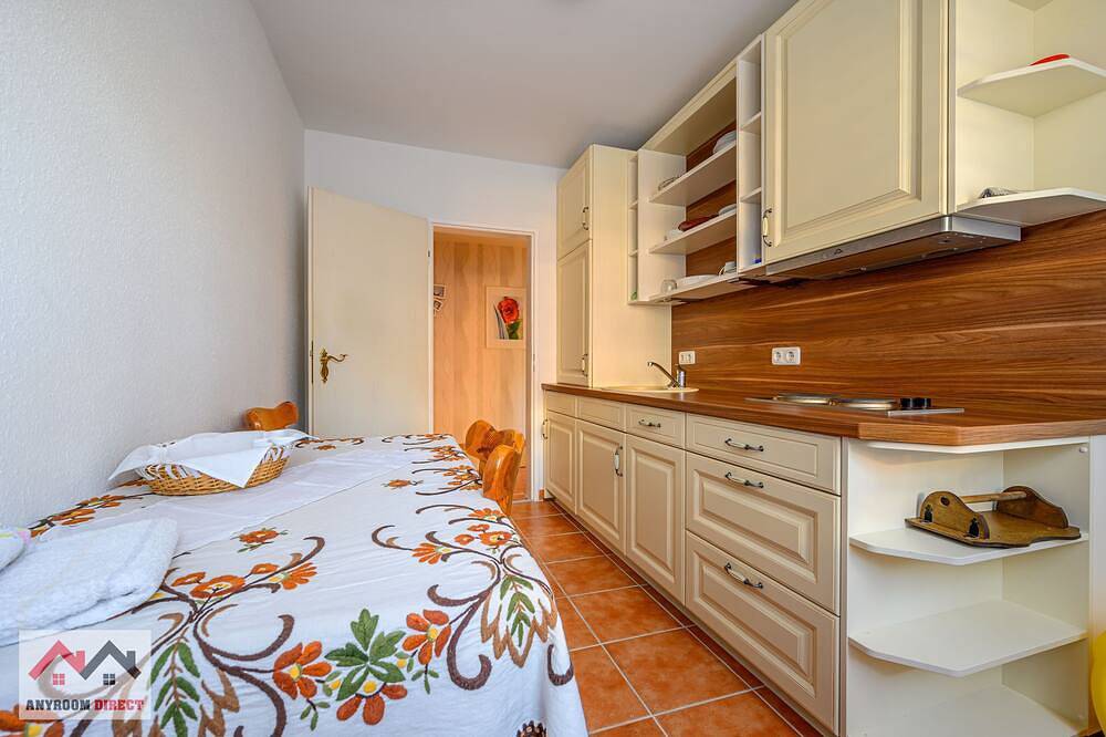 Entire apartment, 3 room apartment with 2 bathrooms in Laatzen in Laatzen, Hanover Region