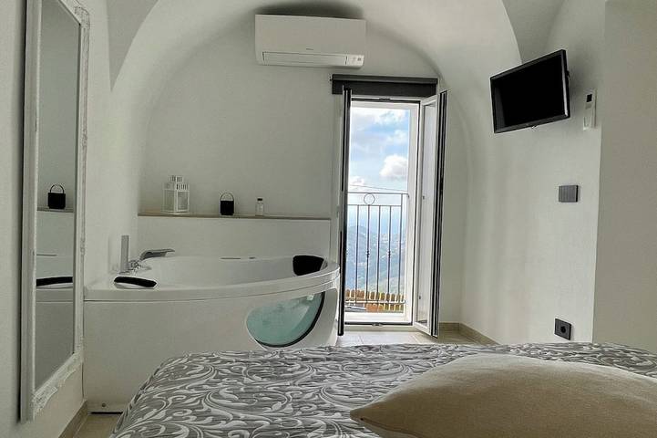 Gîte pour 4 personnes, avec jacuzzi, animaux acceptés à Perinaldo - 2