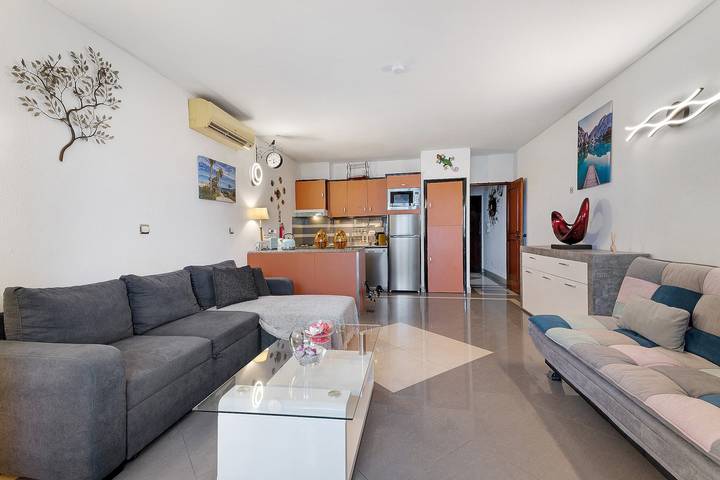 Appartement entier, Belle Vista Holiday Home avec piscine commune et terrasse privée in Albufeira e Olhos de Água, District de Faro