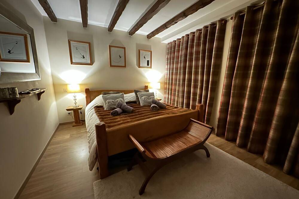 Exclusive Private Chalet in the Pyrenees | 6 Ensuite Bedrooms | Sleeps 12 in Avajan, Pyrénées