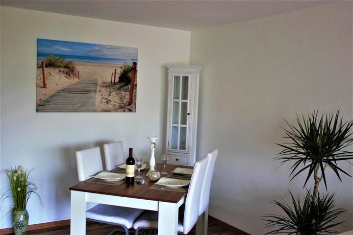 Ferienwohnung für 4 Personen, mit Balkon und Terrasse sowie Garten und Seeblick