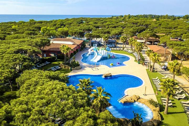 Camping für 4 Personen, mit Terrasse und Pool in Blanes