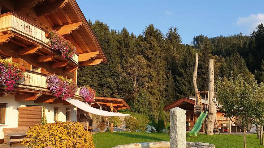 Ferienwohnung für 6 Personen, mit Balkon und Garten in Oberndorf in Tirol