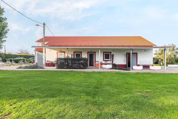 Location de vacances pour 2 personnes, avec Terrasse ainsi que Jardin et Vue dans Pinhal Novo