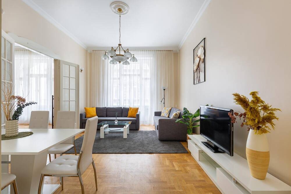 Entire apartment, Spacious family apartment in the city center in Budapest, Central Hungary