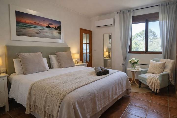 Gran villa con piscina cerca de la hermosa ciudad, ideal para familias y grupos in Genovés (desambiguación), Provincia de Valencia