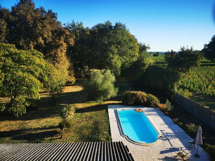 Chambre d’hôte pour 4 personnes, avec Terrasse et Jardin ainsi que Piscine et Vue à Sainte-Terre - 2