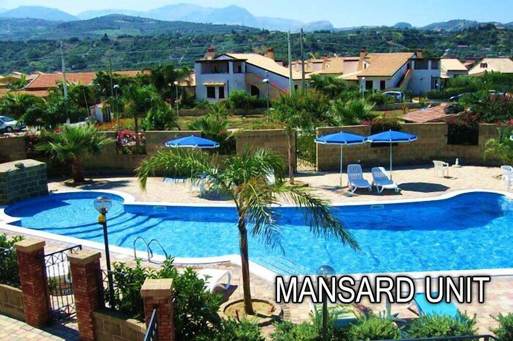 Apartamento entero, Apartamentos frente al mar con piscina, terraza con vistas al mar, Wi-Fi in Piana Calzata, Provincia de Palermo