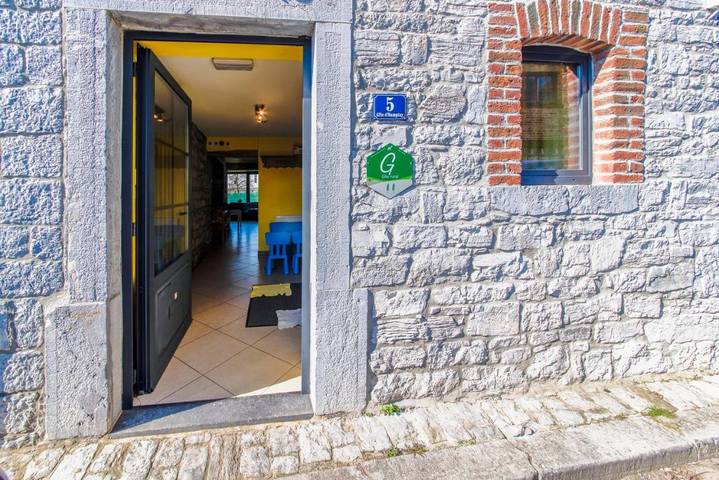 Location de vacances pour 15 personnes, avec jardin ainsi que sauna et jacuzzi, animaux acceptés dans Han-sur-Lesse - 2