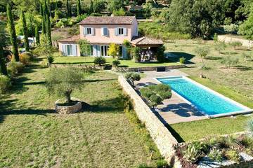 Location de vacances pour 8 personnes, avec jardin à Barjols