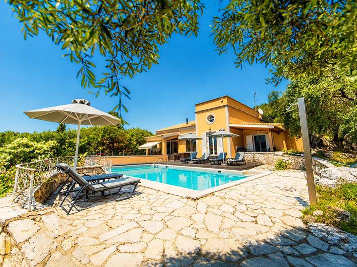 Villa voor 6 personen, met terras en tuin in Kassiopi