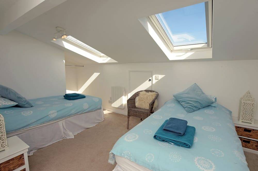Entire apartment, Gone to the Beach - Sea Views, Direct Beach Access in Saundersfoot, Pembrokeshire