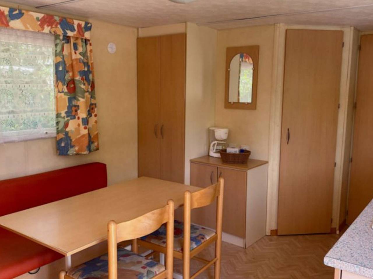 Mobil-home con terraza en Cavaillon para 6 personas in Cavaillon, Parque natural regional del Luberon