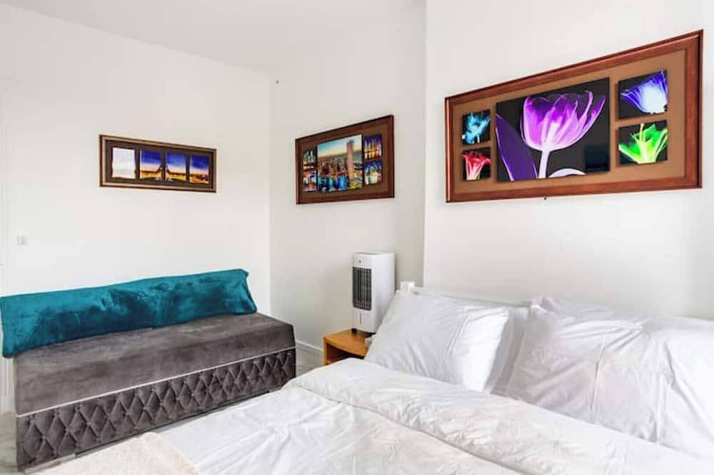 Apartamento entero, Paris Tourist Apartment, France, Private Stay for you and Your Family ? in Stains, Sena-Saint Denis