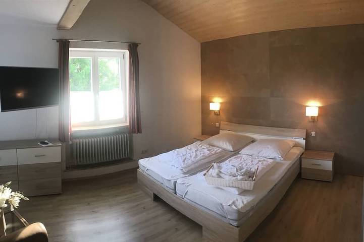 Villa für 10 Personen, mit Balkon und Whirlpool sowie Garten am Chiemsee - 2