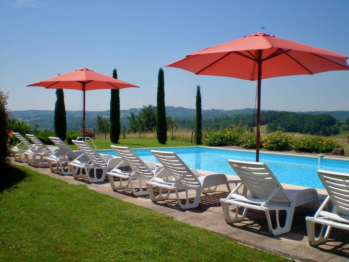 Three-Bedroom House in Perpezac-le-Blanc, Région de Brive-la-Gaillarde
