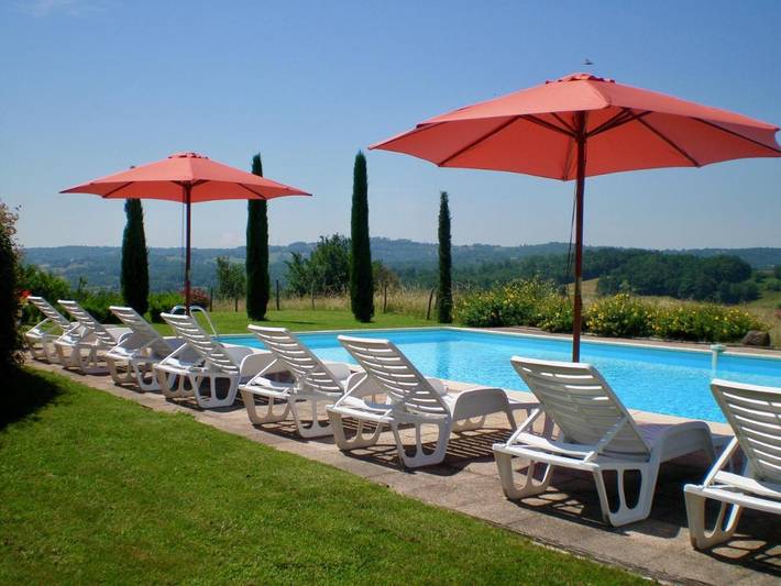 Location de vacances pour 5 personnes, avec piscine et terrasse ainsi que jardin et vue à Perpezac-le-Blanc - 2