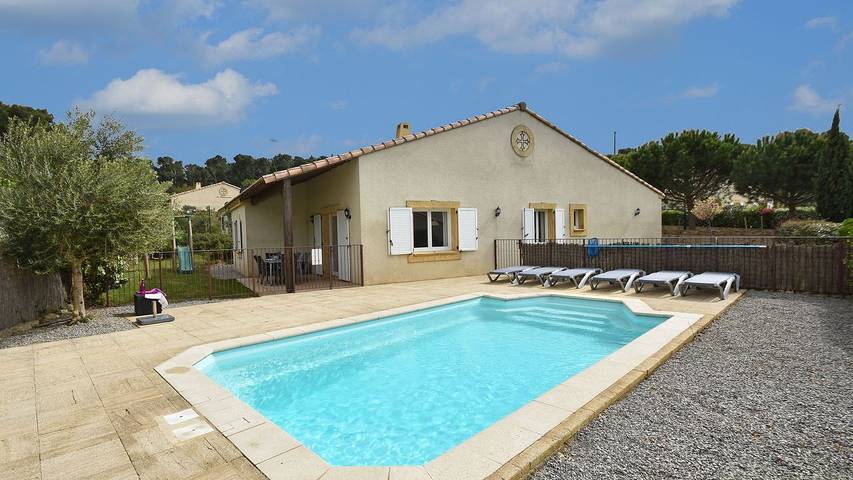 Villa pour 7 personnes, avec piscine et terrasse ainsi que jacuzzi et jardin, animaux acceptés dans l' Aude