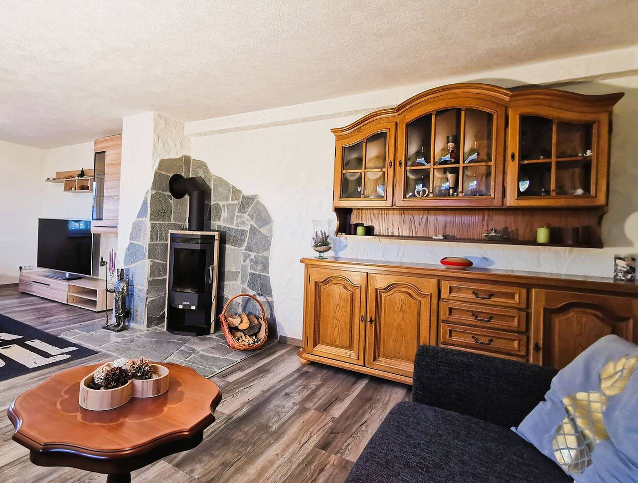 Ganze Wohnung, 77m² Ferienwohnung für bis zu 4 Personen mit traumhaften Talblick in Schönheide, Erzgebirge