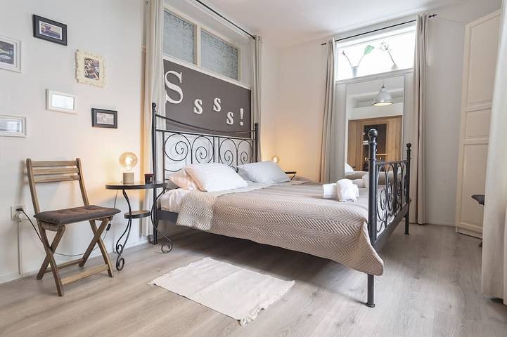 Geheel appartement, Historical Tiny Home met eigen sauna in Zandvoort, Nederlandse Noordzeekust