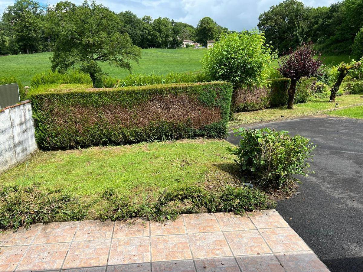 Appartement entier, Agréable studio 2024 in Laroquebrou, Région d'Aurillac
