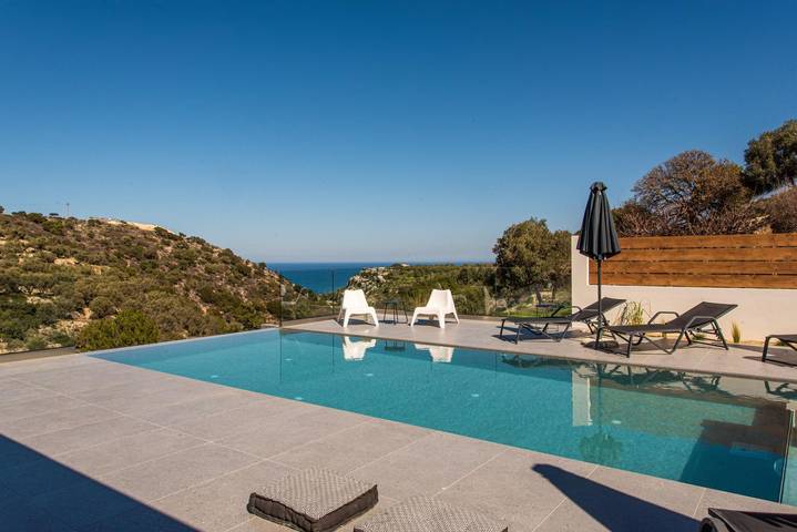 Villa for 8 people, with Terrace and Garden in Rethymnon
