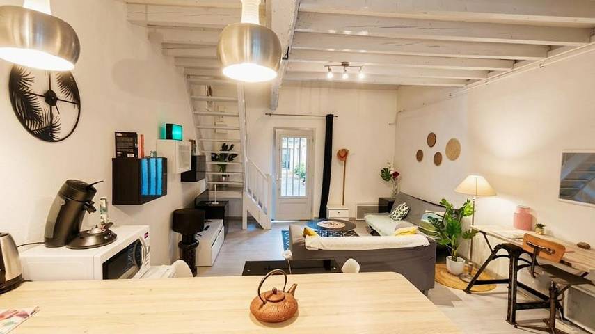 Gîte pour 3 personnes, avec Balcon et Terrasse dans Cinema Le Melies Pau