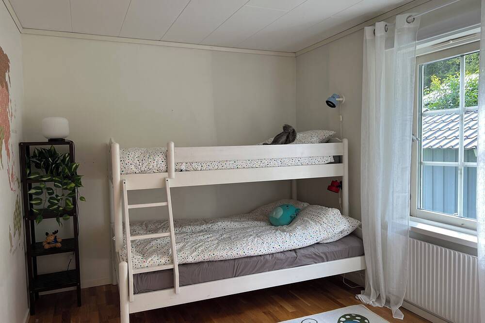Spacious villa with incredible lake views! Bed linen is included. Newly renovated bathrooms in Östersund, Jämtland