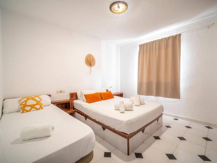 Gîte pour 5 personnes, avec jardin ainsi que piscine et terrasse dans Portinatx - 3