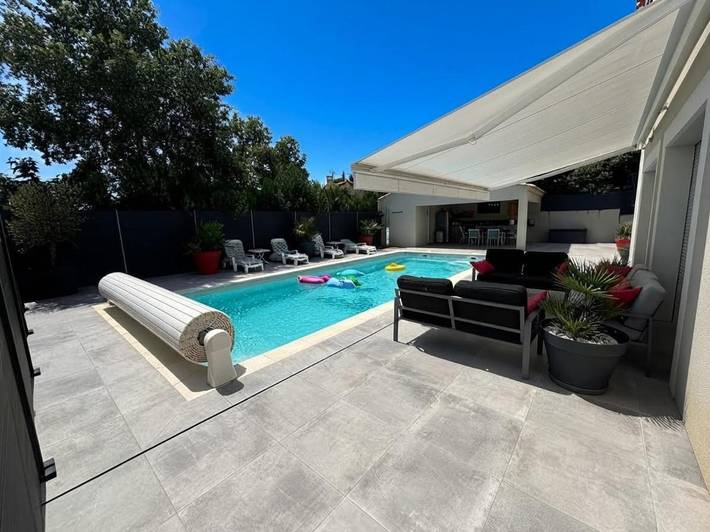 Location de vacances pour 8 personnes, avec Terrasse ainsi que Jardin et Piscine à La Motte-d'Aigues