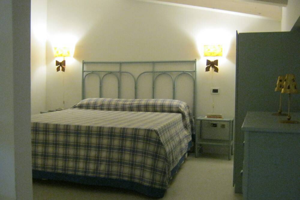 Appartement entier, Penthouse Tout Inclus Avec Terrasse Et Possibilité De Parking Wi Fi in Marina (Sardinia), Cagliari