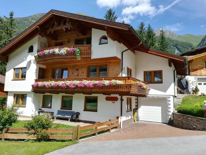 Ferienwohnung für 2 Personen, mit Terrasse und Garten sowie Ausblick