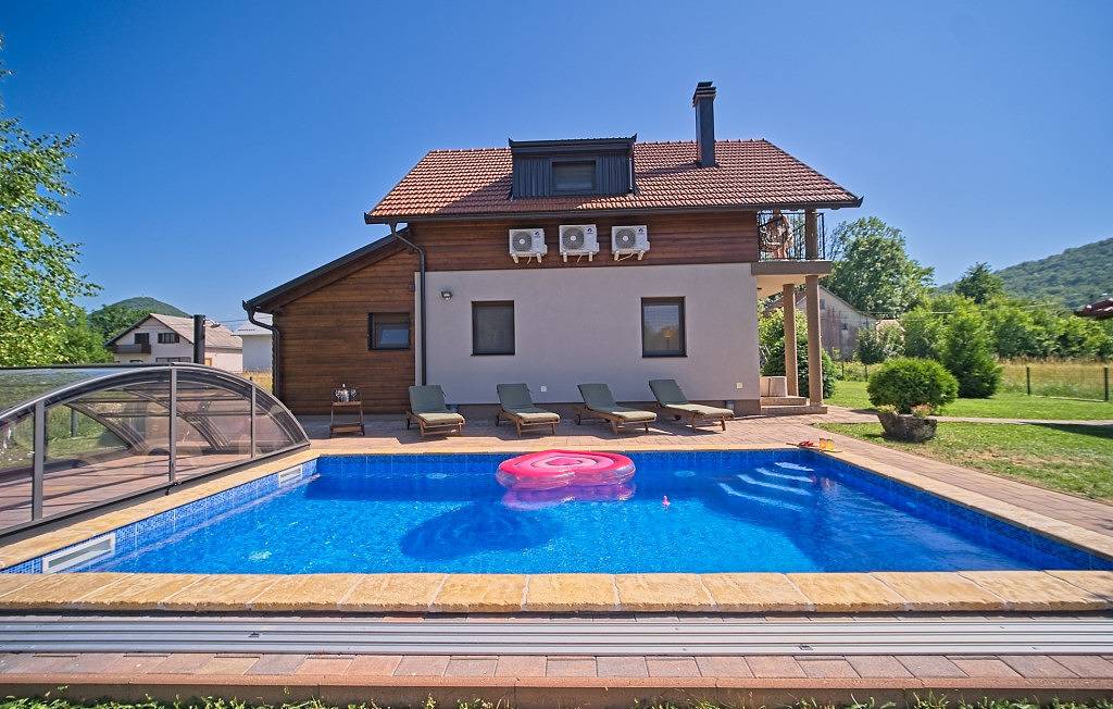 Villa pour 6 personnes avec terrasse in Gospić, Lika-Senj