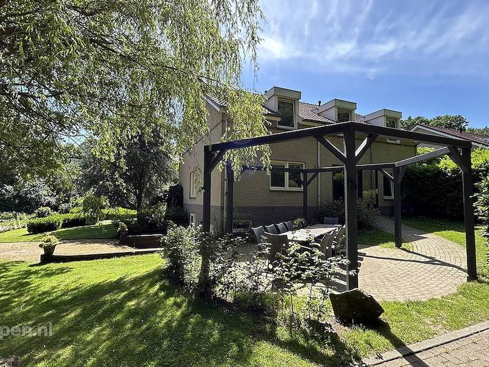 Ferienhaus für 40 Personen, mit Terrasse und Balkon/Terrasse sowie Seeblick - 1