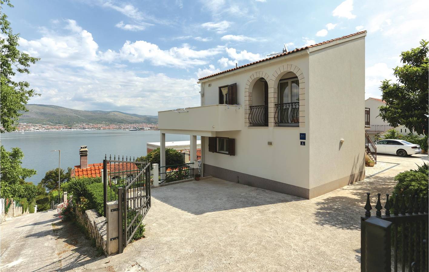 Ferienhaus für 10 Personen mit Terrasse in Okrug Donji, Ciovo