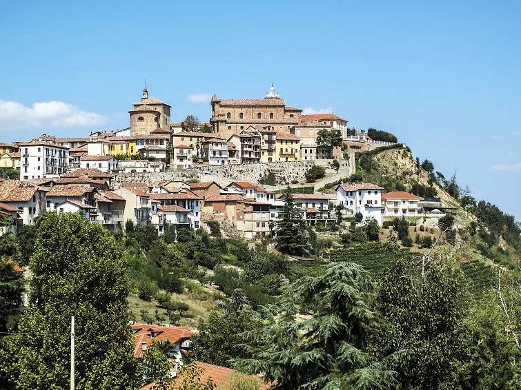 Appartamento intero, 2 Camere 2 Persone in La Morra, Langhe