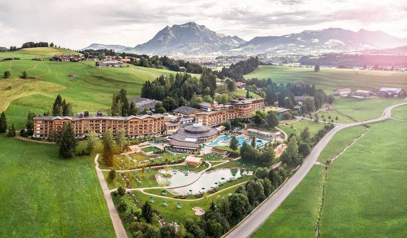 Resort für 6 Personen, mit Whirlpool und Terrasse sowie Garten und Kinderpool in Ofterschwang