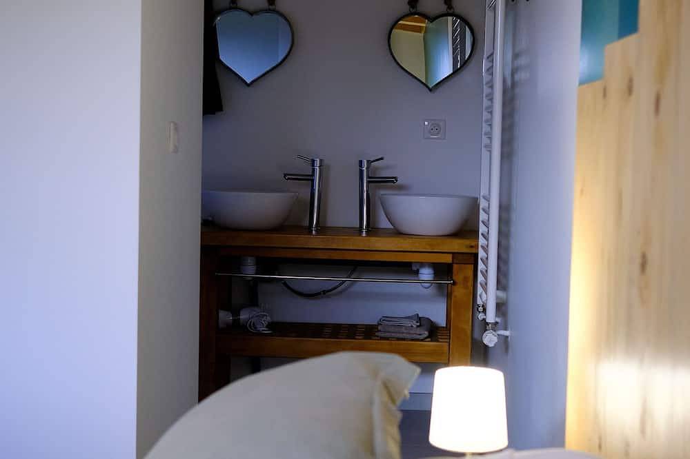 Maison au coeur des vignes proche Viarhôna avec jacuzzi in Anglefort, Belley
