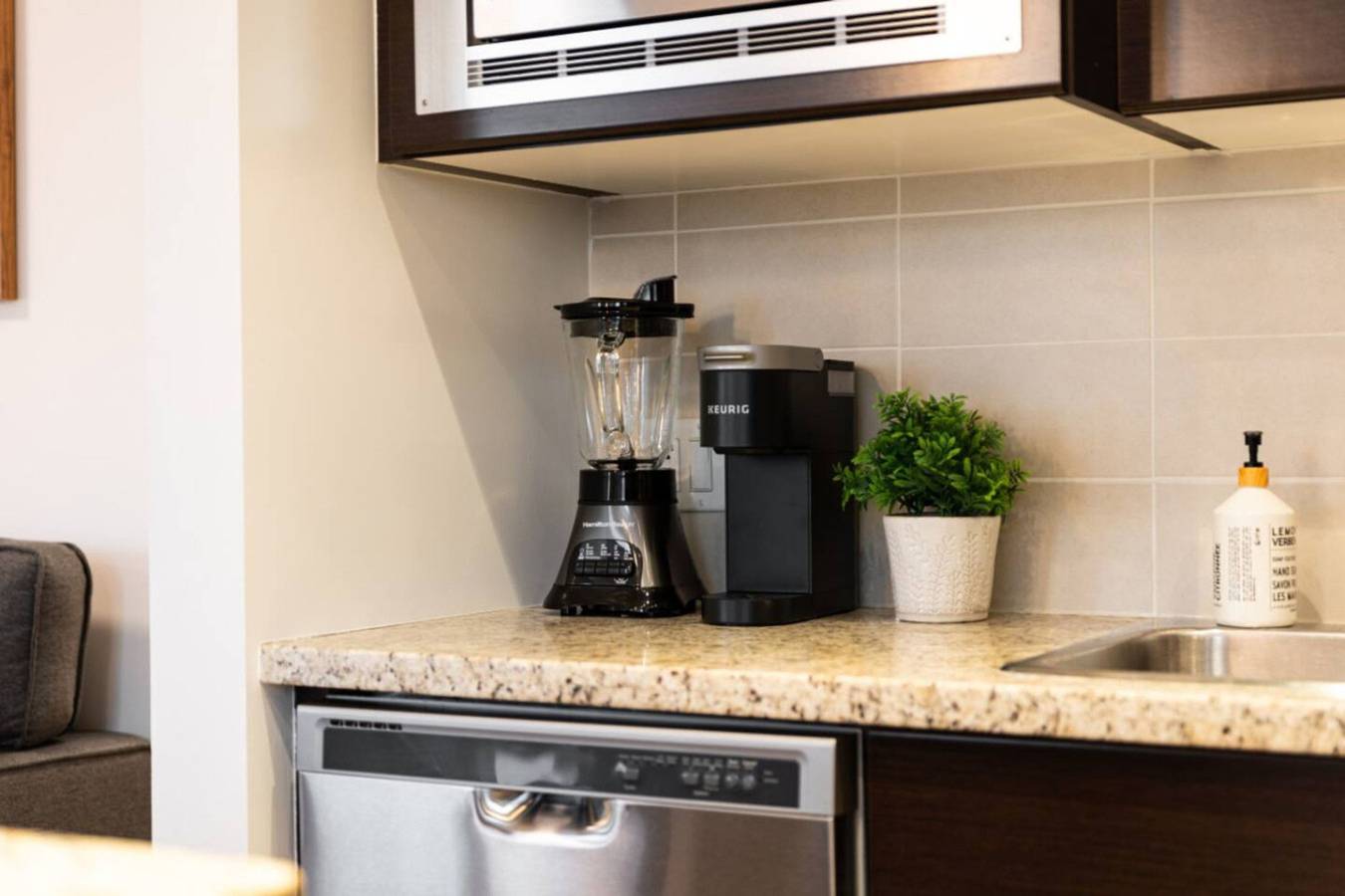 Entire apartment, New*Urban Condo|Pool|Hot Tub|Gym! in Vancouver, British Columbia