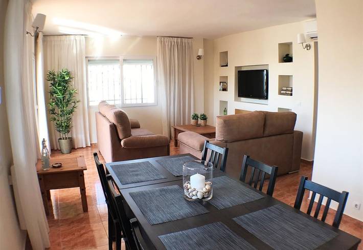 Apartamento inteiro, Apartamento dois quartos 'Parador Area Ne' com vista para o mar, terraço e piscina in Playa de Burriana, Nerja