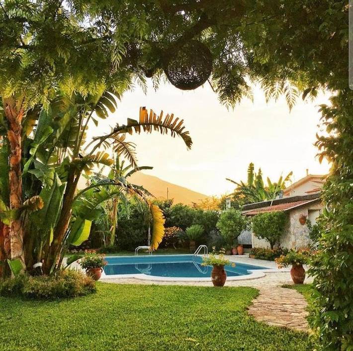 Casa vacanza per 4 persone, con idromassaggio e giardino nonché piscina, con animali domestici a Palermo