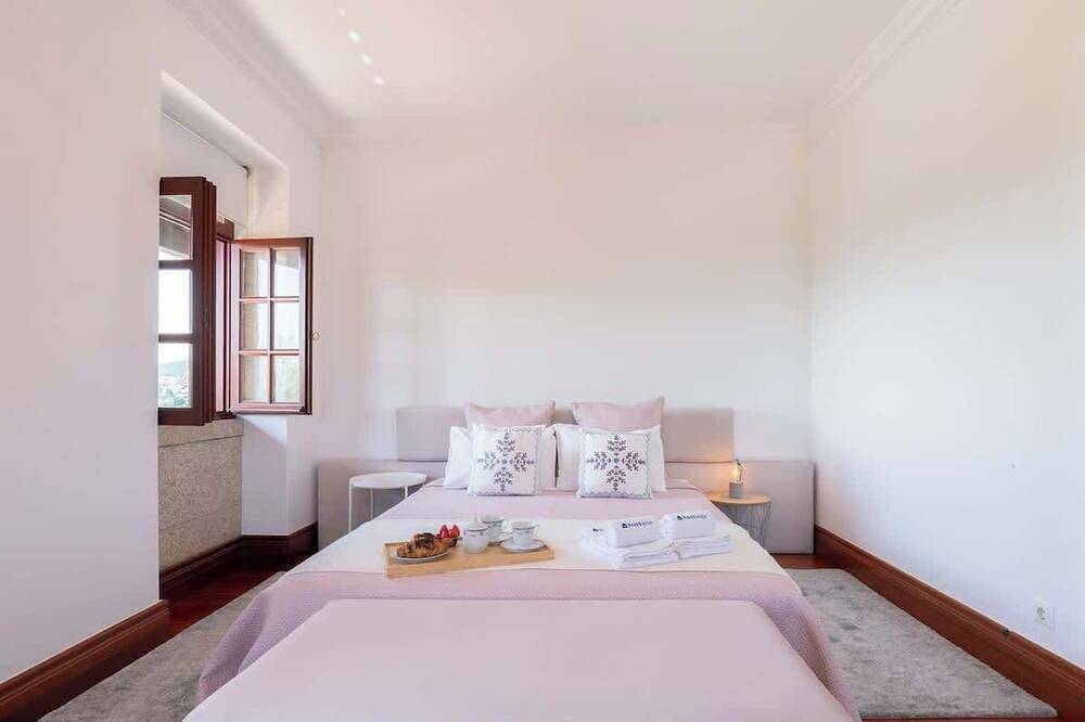 11 Bedroom Villa Retreat in Paredes, Distrito de Porto