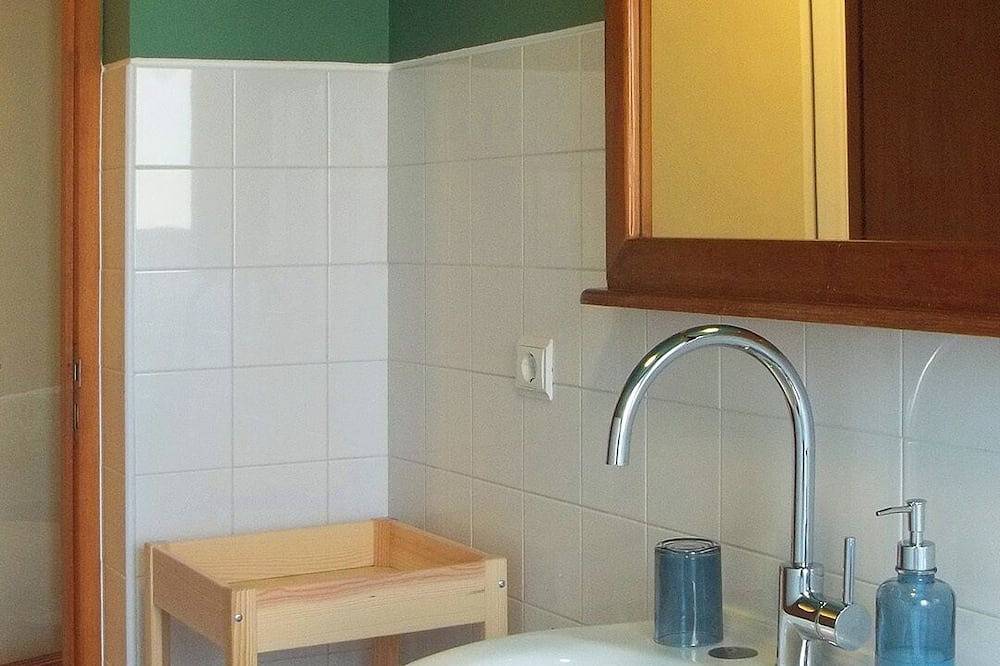 Faial Cottage, Azores - Cozy Local Stay with Private Patio in Cedros, Faial