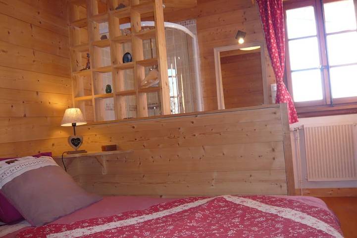 Appartement entier, Bel appartement dans chalet , 3 km la Clusaz   jardin   jacuzzi in Saint-Jean-de-Sixt, Région d'Annecy