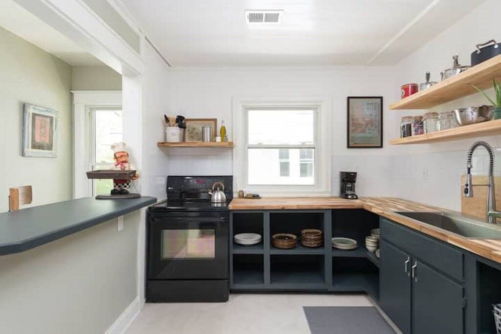 Historic Home in the Heart of the City on Street Car Line in Kansas City, Missouri