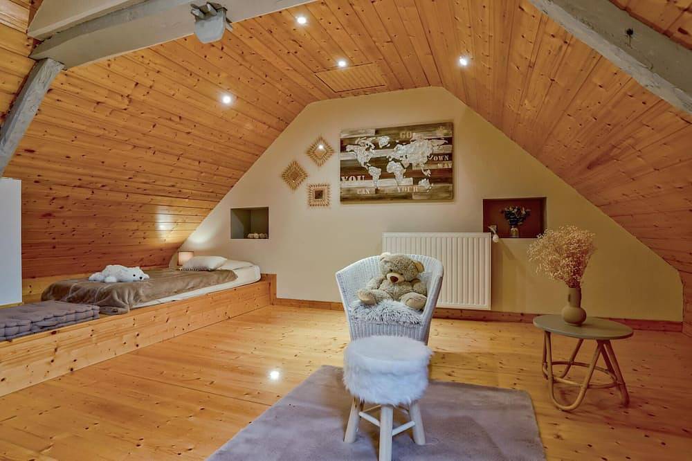 Beautiful home in l'étang-bertrand in L'Étang-Bertrand, Côte de la Déroute