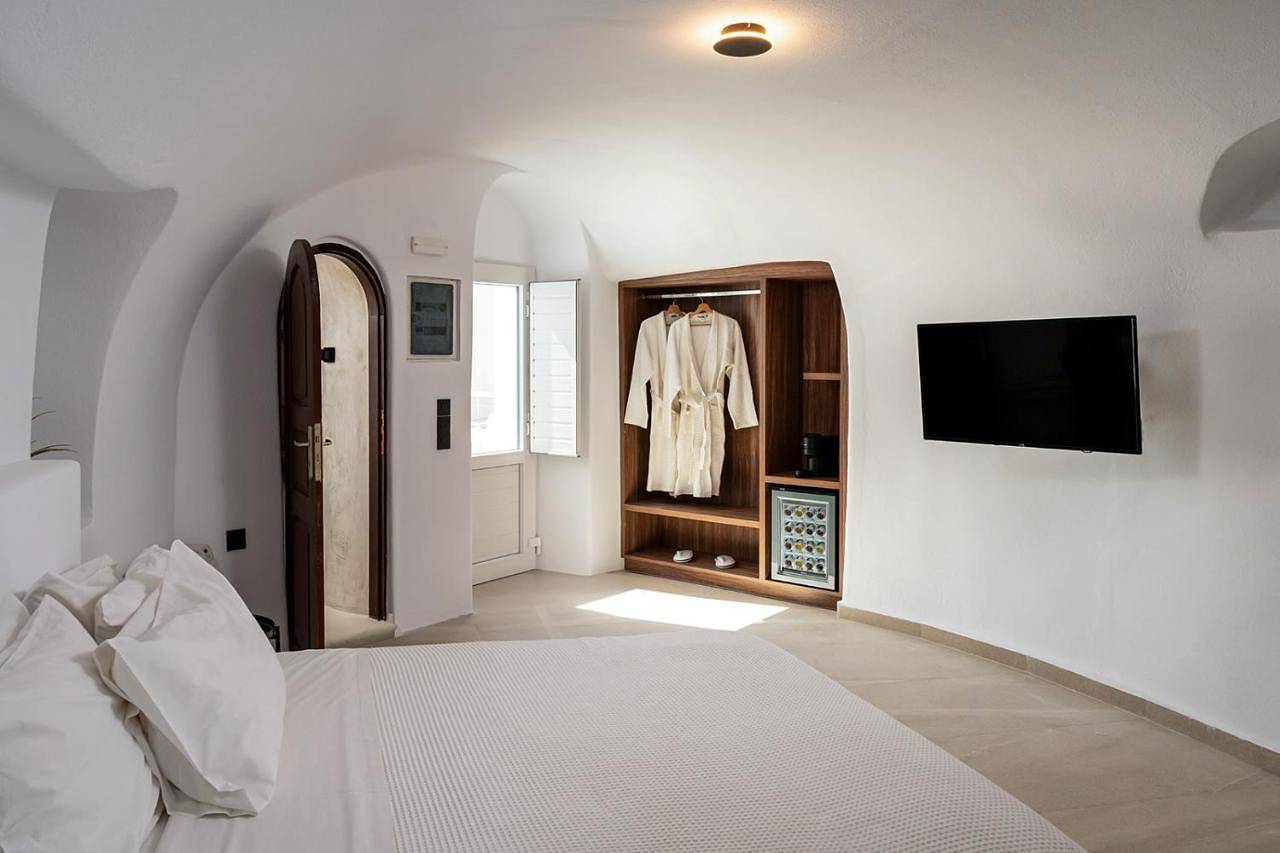 Enalion Suites in Finikia, Santorin