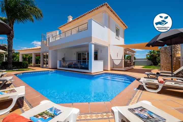 Villa para 11 pessoas, com jardim e varanda em Albufeira